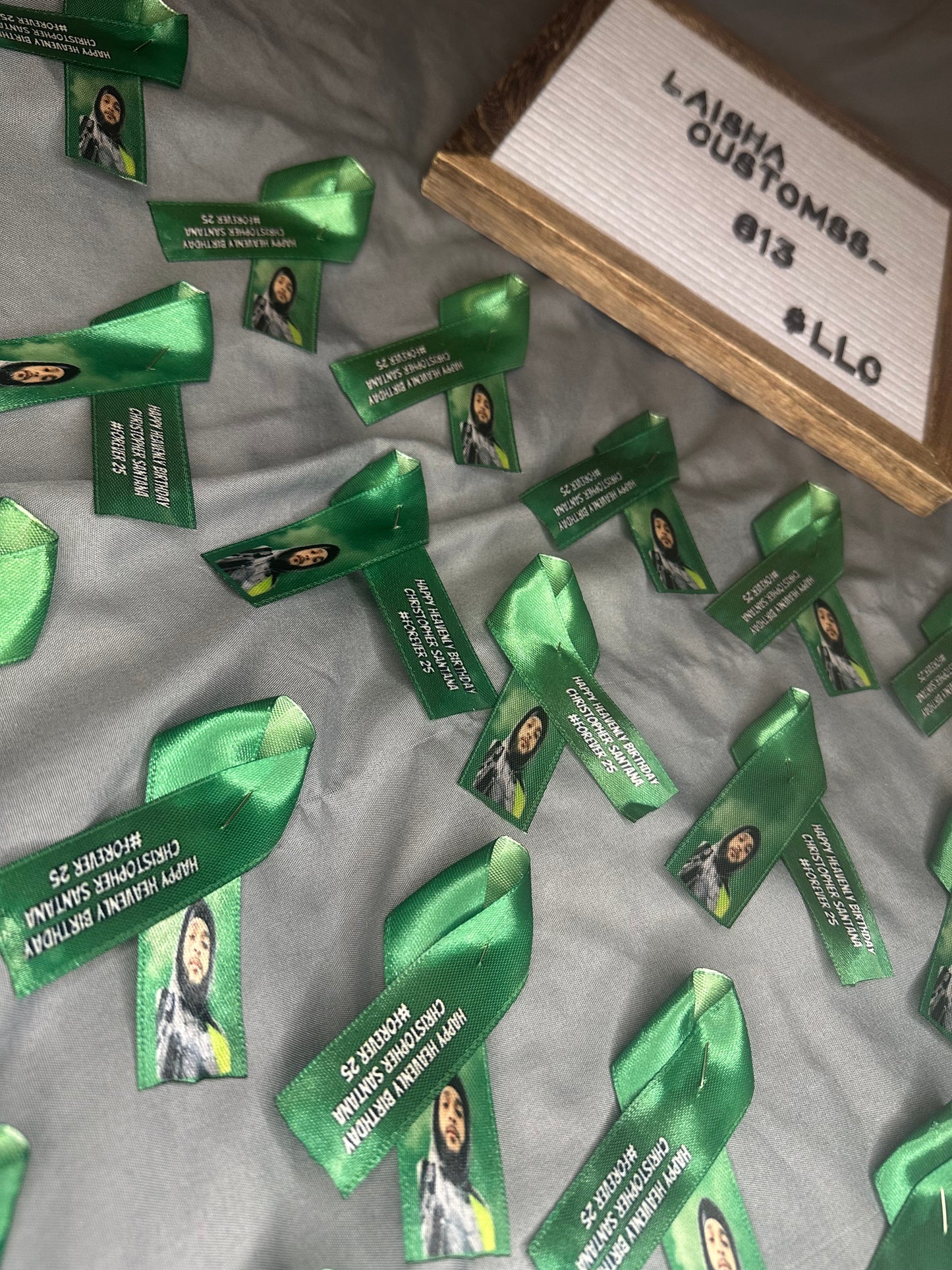 Memorial ribbon pin